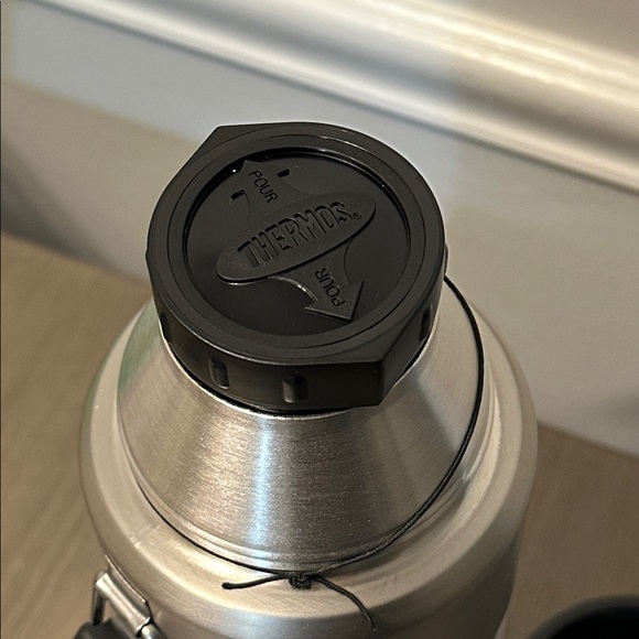 Thermos Stainless Steel Flask 40ox - Hot/Cold 24 Hours - Picture 10 of 11